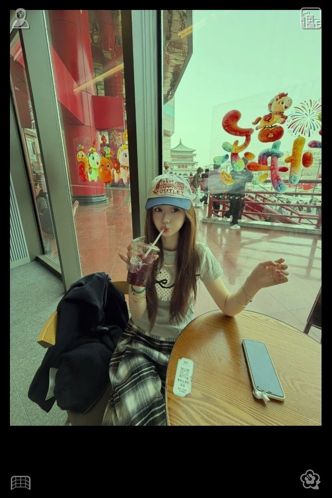 EmmanuelEli18's tweet photo. She stopped by a tea house, where the soft-hued decor and antique cups created an ideal setting. Taking a seat at a table with a cup of herbal tea, she captured photos of her ensemble—the pink skirt exuding a gentle, romantic charm. 🧞Tennis session with her daughter, who is st https://t.co/iVVm8NV7GQ