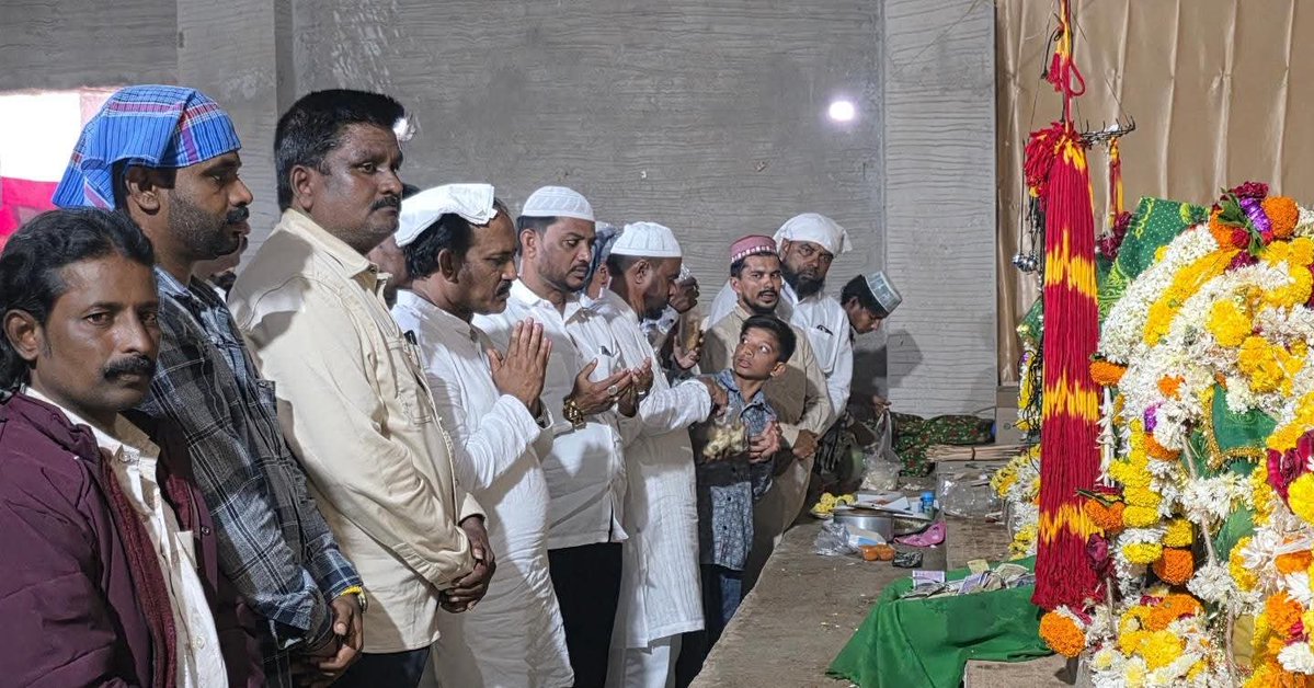 MLAAbbayyaHD72's tweet photo. ಧಾರವಾಡ ಜಿಲ್ಲೆಯ ಕಲಘಟಗಿ ತಾಲೂಕಿನ ದೇವಿಕೊಪ್ಪ ಅರಣ್ಯ ಪ್ರದೇಶದ ಬಳಿ ಇರುವ ( ಹವಳದ ಹಿಂಡಿಸಗೇರಿ ಗ್ರಾಮದ ಹತ್ತಿರ) ಹಜರತ್ ಸಾತೋ ಶಾಹೀದ್ ದರ್ಗಾಗೆ ಭೇಟಿ ನೀಡಿ ದರ್ಶನ ಪಡೆಯಲಾಯಿತು. https://t.co/gG7X4B0T3l