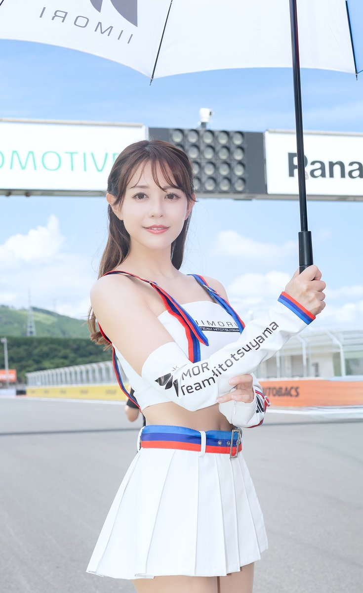 sway0106's tweet photo. 20260808 Fuji 1-GP 
IIMORI with R ZERO RACING
レースアンバサダー 
寺地みのりさん(@1125Mi1125 ) 
帰り際に頂いたピノみたいなアイスが猛烈に美味しかった🤩
チームスタッフの皆さん有難うございました🙇
#fuji1gp #レースアンバサダー #IIMORI #RZERORACING #HitotsuyamaRacing #TEAMHITOTSUYAMA https://t.co/84embjyZGx