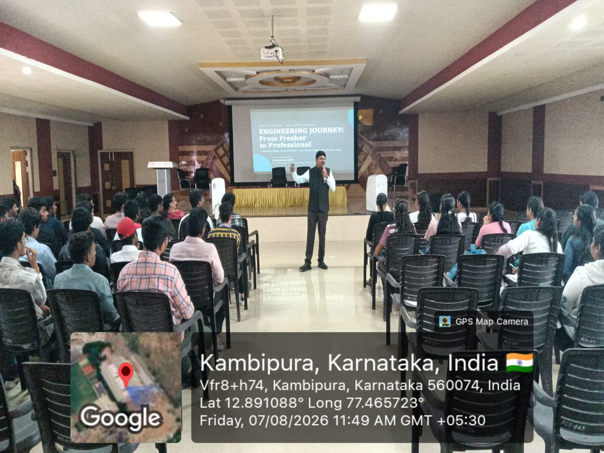 acscebangalore's tweet photo. 🎓✨ #InductionProgram2026 Session 2 at #DrACSCE featured Dr. Bheemeswara Reddy V. on “Engineering Journey: From Fresher to Professional.” 🚀 Students gained career guidance, skills &amp; confidence! #FirstYearUG #CareerGuidance #FutureEngineers #ProfessionalDevelopment https://t.co/Io02YV3LCm