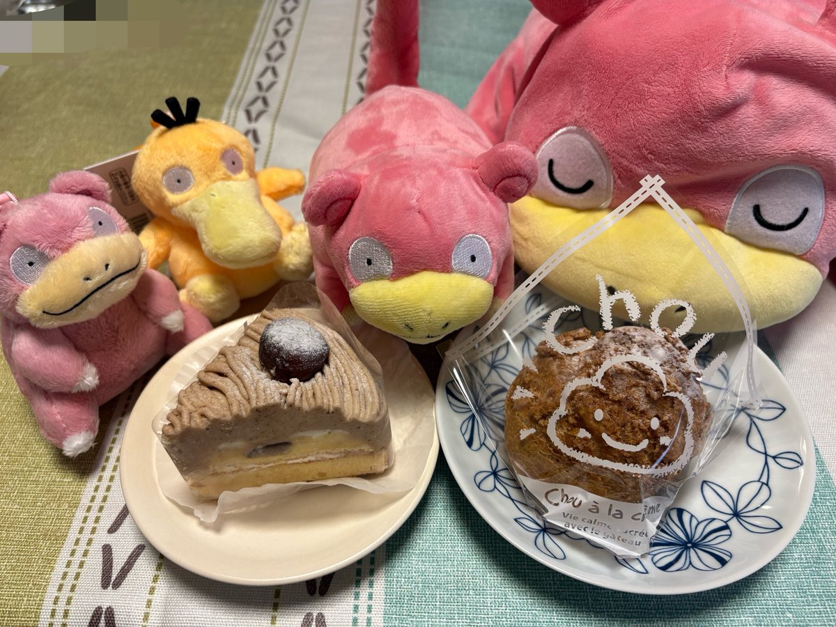 mattyan_hand's tweet photo. 8月10日はヤドンの日！𐋋 פ⚆͡꤮̤⚆פ
お気に入りのケーキ屋さんで買ったケーキでお祝いやぁん🥳🎉
今日おうちに来てくれたヤドコダも一緒に食べようね😊
#ヤドンの日 https://t.co/31ojICu85K