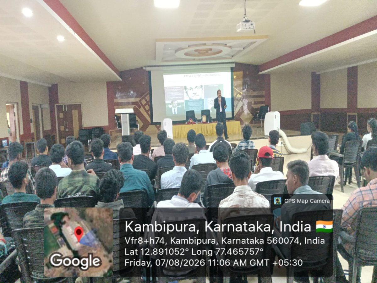 acscebangalore's tweet photo. 🌟🎓 #InductionProgram2026 Session 1 at #DrACSCE focused on #UniversalHumanValues. Mr. Prabhudeva V. inspired First-Year UG students to embrace ethics, empathy, integrity &amp; responsibility. 🤝🌱 #FirstYearUG #ValueBasedEducation #FutureLeaders #StudentInduction https://t.co/9R0LgwbBVN