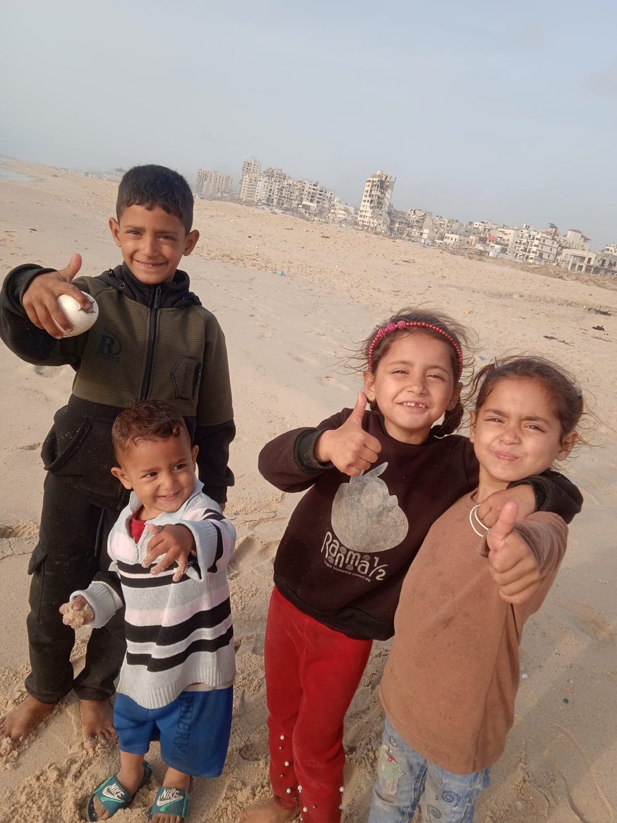 5er75's tweet photo. Please help my family of 7 in Gaza  
My name is Mohammed from Khan Younis.  
We have no income and prices are extremely high.  
Any donation helps us with food, medicine, and clean water
https://t.co/vx3ngKV1lh https://t.co/1kPByC2tiL