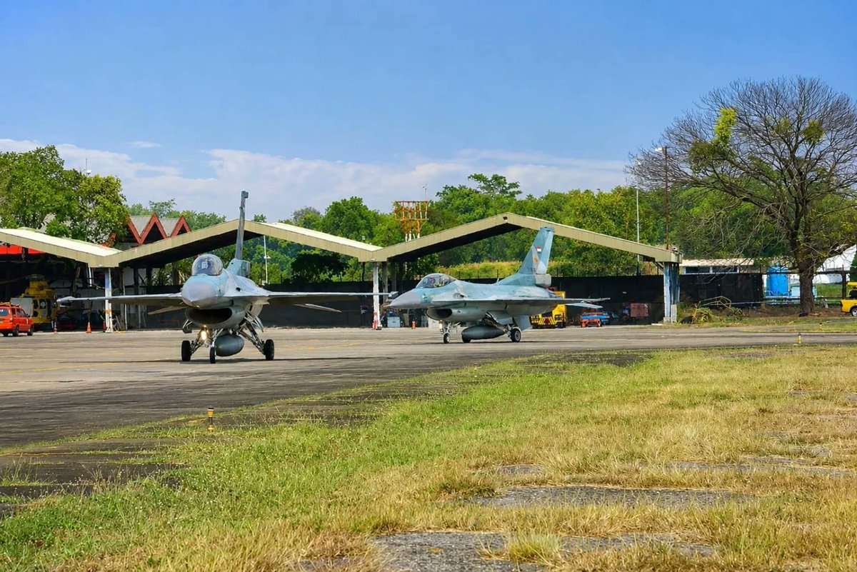 Jatosint's tweet photo. Loud skies ahead 🥳: Fighter jets from different squadrons have arrived at Halim AFB, East Jakarta, today (10/8) for the 81st Independence Day celebration on August 17

📸@_TNIAU #HUTRI81 https://t.co/KPRbN7hOk6