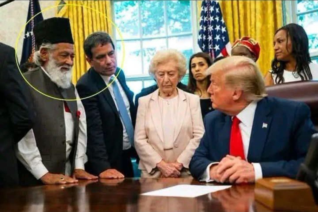MMU_242's tweet photo. ٹرَمپ: توں دس بابا تیرا کی مسئلہ اے؟
شکور قادیانی: سر ہم کو پاکستان میں کافر کہتے ہیں
ٹرَمپ: کھوتی دیا پترا۔۔۔۔ مجھے وہاں کونسا الحاج ٹرَمپ قادری
بولتے ہیں .. مجھے بھی تو کافر ہی کہتے ہیں😜🤣
@ibnehussain03 https://t.co/6m5sepuVDg