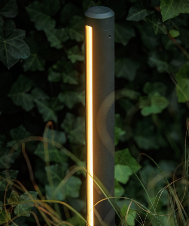 LightProTrade's tweet photo. The sleek Lino post light features a vertical LED strip that throws clean, consistent light up to 1.5 meters. With 6 built-in dimming settings, it's perfect for fine-tuning your driveway or path lighting.
#Lightpro #Lino #PostLighting #DrivewayLighting #GardenDesign https://t.co/ra6jip5x0n