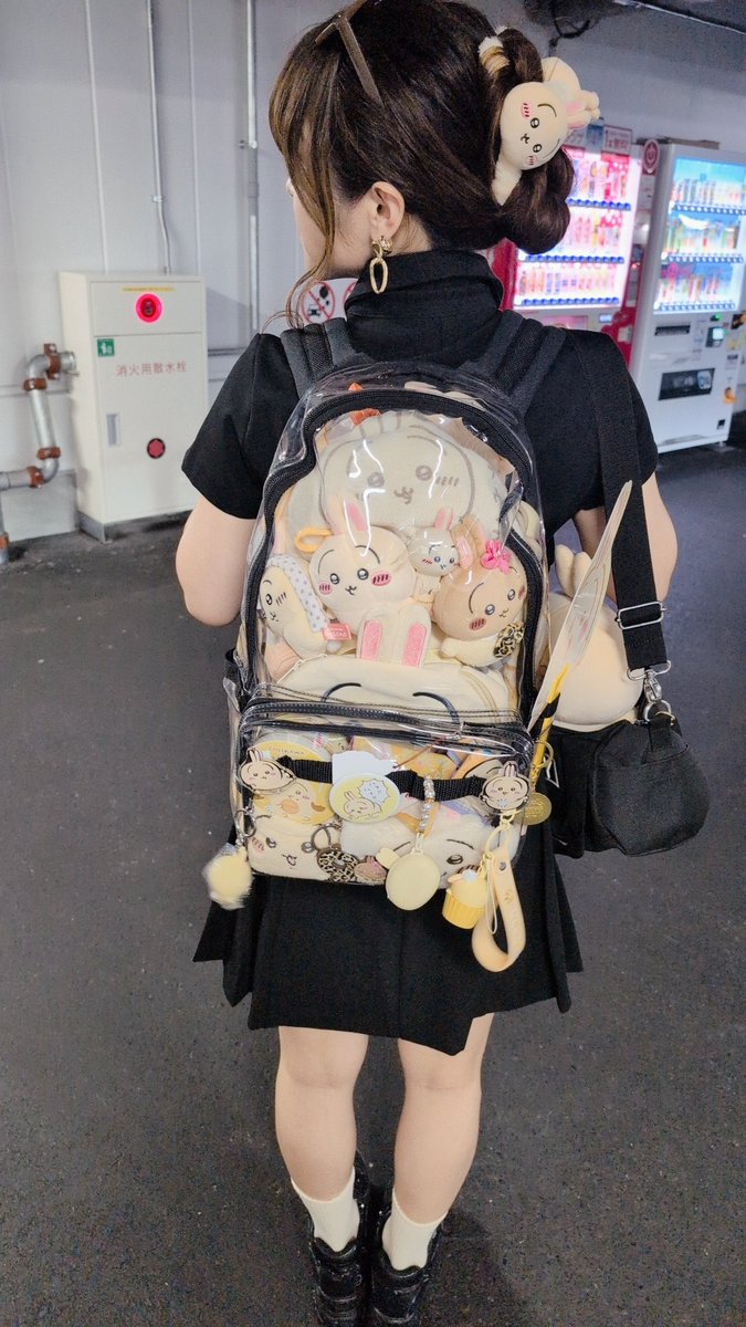 aiby_tan's tweet photo. 今日、ちいかわ
2回目行ってきます❣️
写真は1回目🌟
キャンペーンの一緒に撮れるやつ
画面暗いよね！

ああぁ〜ボンボンドロップありますように！ボンボンドロップありますように！ボンボンドロップありますように！ボンボンドロップありますように！ https://t.co/grU6mj2lyT