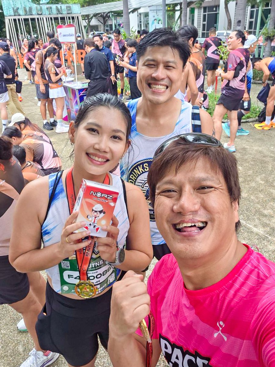 NinjaTooK's tweet photo. 🧡 ลุงตุ๊ก และ ผองเพื่อน ที่งาน KMUTNB Walk-Run 2026 (มจพ. เดิน-วิ่ง สานสัมพันธ์ 2 พระราม ครั้งที่ 9 🫶 ดีใจที่ได้เจอกันครับ 🥰
#KMUTNBWalkRun2026
#KMUTNBWalkRun
#งานวิ่งมจพ #11ปีพระนครเหนือ
#SpiritOfNorth #วิ่งข้ามสะพาน
#tookkyrun https://t.co/9zSbqn0kxm