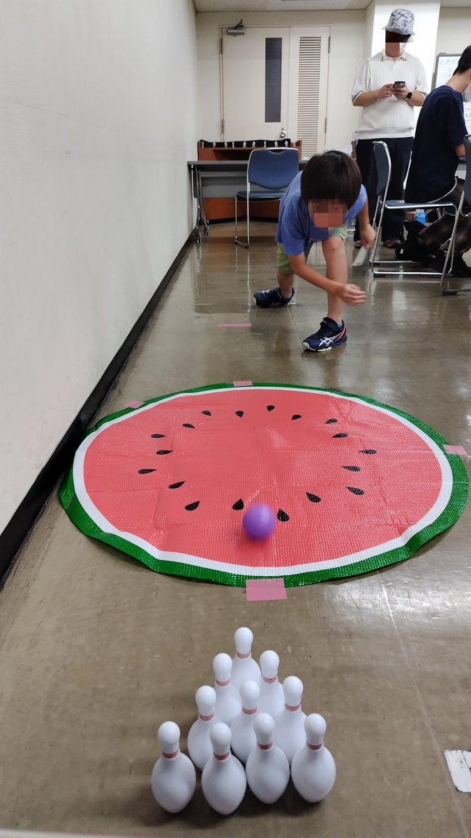 Cookie_M_gj's tweet photo. 昨日の
「トルネヤマ団の夏休みスペシャル ～縁日わちゃわちゃお祭りバトル！～」

バトルしてスタンプGETから縁日ゲーム
①射的
②ボウリング
③けん玉
沢山のゲーム成功者（射的は5発中3発、ボウリングはストライクorスペア、けん玉は一発でお皿に！）がっ！

(｡･о･｡)ﾜｵ https://t.co/mVZVLoXJbZ