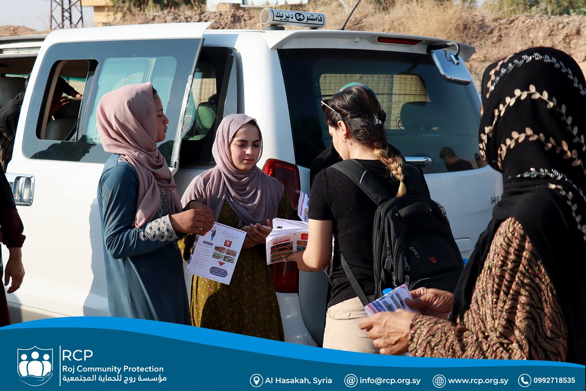 rojcp_sy's tweet photo. العودة الآمنة تبدأ بالوعي

مع بدء عودة العائلات إلى سري كانيه/رأس العين، يواصل فريق مؤسسة روج للحمـاية المجتمعية - Roj Community Protection (RCP) أنشطة التوعية بمخاطر مخلفات الحرب، من خلال توزيع البروشورات والمواد التوعوية على العائدين. https://t.co/cY7Z1AqxKm