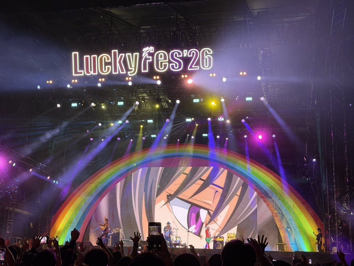 onsa2235's tweet photo. スゲー！コードギアスの映像がバックで流れてる😂🙏

 #LuckyFes https://t.co/OGekVGOFGo