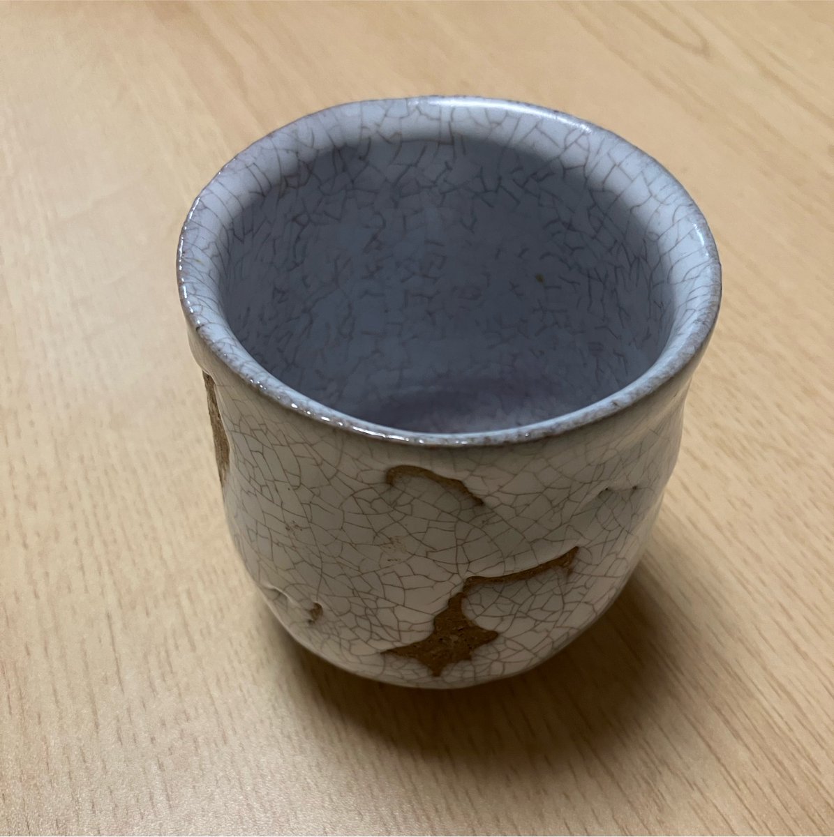 tuck7155's tweet photo. #第二回うちのやきものはこちらでん
延期になったので帰省中に父母にプレゼントした焼き物を
常滑焼 玲光窯 鯉江廣 細字彫り朱泥急須
萩焼 紅陽窯 鬼萩湯呑み
還暦祝いに贈った萩焼ですが、貫入ができやすいので使い続けることで、そこからの時間を感じられていいかなと選びました。 https://t.co/JhhphDCIES