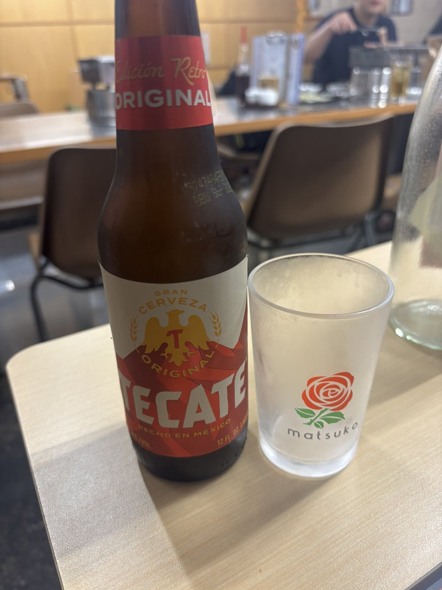 suntako91's tweet photo. 帰国後初TECATE！
ワイ的には🇯🇵で🇲🇽と言えばコロナ！
🇺🇸で🇲🇽と言えばモデロ！
でもワイがよく行ったソノラではテカテ！

ホテルにチェックインしてXOXOでテカテの6packを買って飲む良き思い出☺️ https://t.co/7Iw6tTFfIe