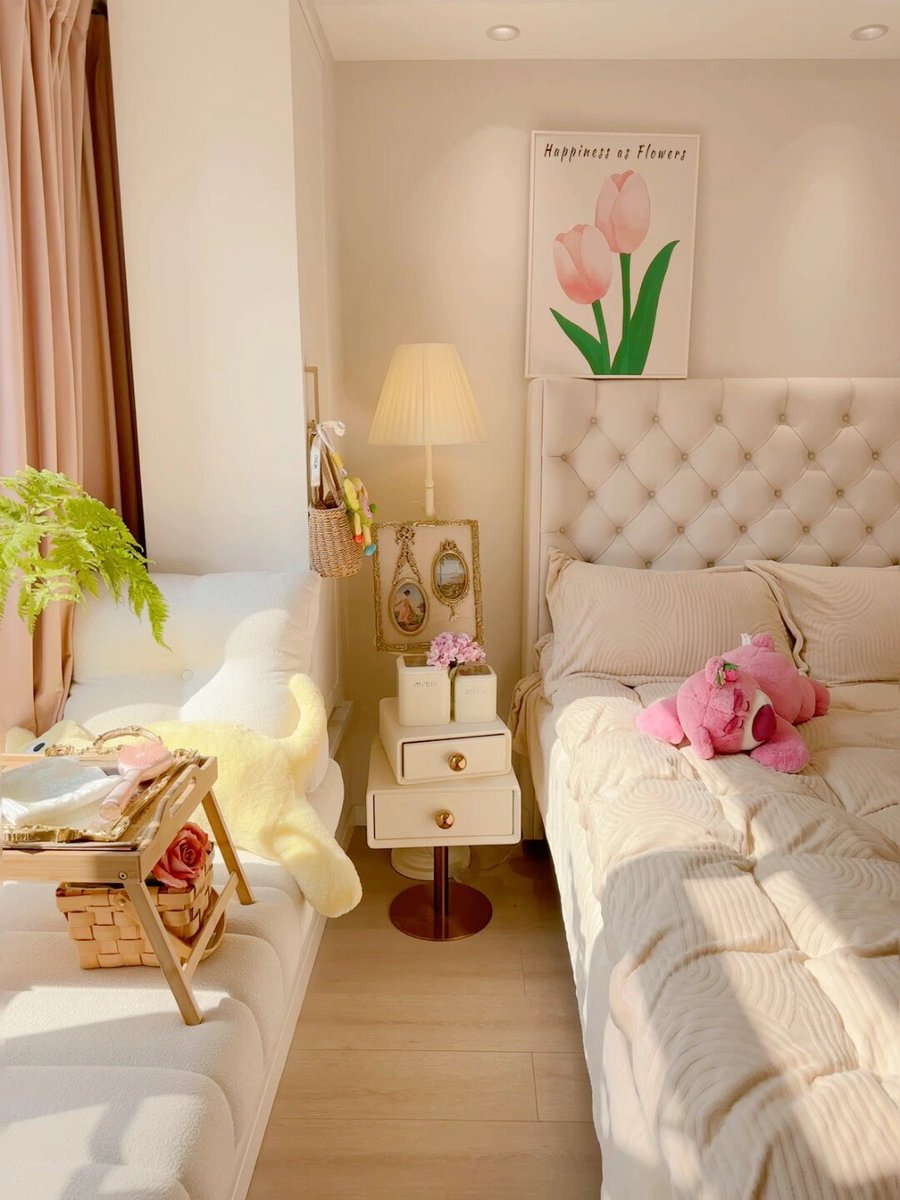 HellenOver5yns's tweet photo. Just folded the laundry while the sun filtered through the window—small, cozy wins make the day feel complete. https://t.co/Qhjgn0PdVF