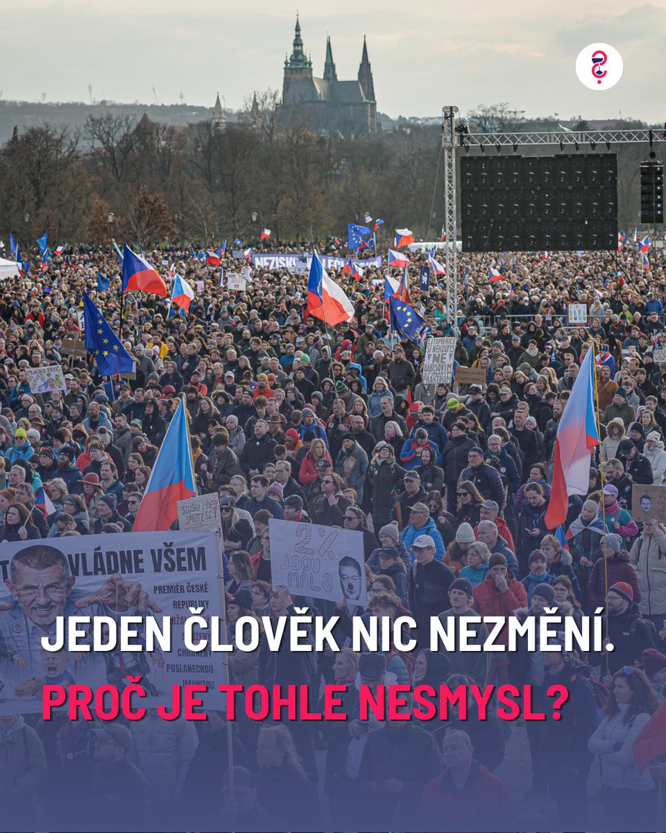 milionchvilek's tweet photo. 👇 Některé zlé jazyky se nám snaží tvrdit, že snahy občanské společnosti nic nezmění…

Události kolem nás ovšem napovídají opak. Samotní lidé dokážou obrovské změny, pokud mají dobrý cíl a sjednotí se. Kde konkrétně silná občanská společnost dosáhla velkých změn v posledních letech? 

🇭🇺 Maďarsko (2026)
👉 I šestnáct let Orbána jednou skončilo.

Po šestnácti letech vlády Viktora Orbána nevznikla změna přes noc. Rozhodující roli sehrály tisíce místních občanských iniciativ, které vybudovaly dobrovolnickou síť, mobilizovaly voliče a pomohly vytvořit alternativu k dlouhodobě dominantní vládě.

🇫🇷 Francie (2024)
👉 Když se demokraté spojí, krajní pravice nemusí vyhrát.

Když hrozilo, že krajní pravice poprvé převezme vládu, zvedla se mimořádná občanská mobilizace. Odbory, studenti, neziskové organizace i politické strany dokázaly spojit síly a zabránily tomu, aby Národní sdružení získalo v druhém kole parlamentní většinu.

🇵🇱 Polsko (2023)
👉 Když občanská společnost nevzdá volby.

Po osmi letech vlády PiS se zdálo, že se Polsko vydává maďarskou cestou. Díky dlouhodobé práci občanské společnosti, rekordní volební účasti a masivní mobilizaci dobrovolníků ale vznikla demokratická většina a vláda se změnila.

🇪🇸 Španělsko (2023)
👉 Vyšší účast změnila výsledek voleb.

Před volbami se očekával nástup pravicové vlády s podporou krajně pravicového Voxu. Díky vysoké volební účasti a silné mobilizaci občanské společnosti i mladých voličů se tento scénář nenaplnil a Vox výrazně oslabil.

❗Neznamená to, že se pak každá země nepotýká s různými typy problémů. 

A neznamená to, že Evropa (a celý svět) aktuálně nečelí obrovským výzvám, které zásadně ovlivní budoucnost naši i dalších generací. Ale současně se nedá popřít, že aktivní občané, když chtějí, mají možnost odvrátit fatální ohrožení. 

Ať jde o zastavení politiků s autoritářskými, populistickými, extremistickými nebo i prostě obecně ignorantskými choutkami. Jen nezapomínejme na to, že tahle cesta nekončí u voleb a my už pak jen přihlížíme. Tahle cesta nekončí nikdy a ke změnám dochází neustále.

Mysleme na to, až se už na podzim potkáme u senátních a komunálních voleb. ✌️

Foto: Petr Zewlakk Vrabec
👉https://t.co/1CTkMIGbB4
👉 https://t.co/TVFSCS0xgK
👉 https://t.co/B3sia4lif5
👉 https://t.co/BG8QSmHPJE  
👉 https://t.co/S3bmBksfe0  
👉 https://t.co/VqTzti7kpl
👉 https://t.co/XiKTvBk9rX