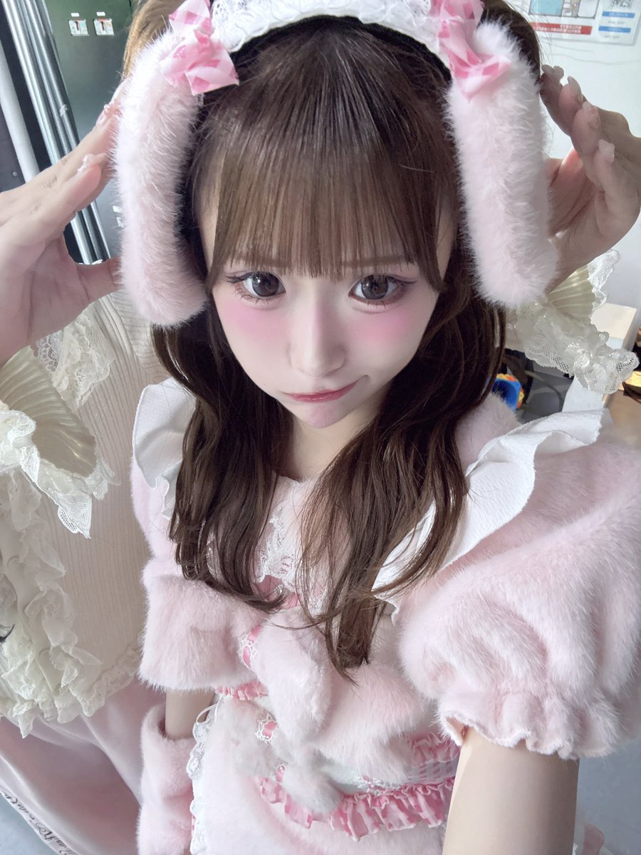 nanami_pxrb's tweet photo. 【ZOO  to LOVE】衣装チェキ販��開始しました！！！🐶🎀💕

可愛すぎるモコモコ衣装だよ〜՞˶ᵒ̴̶̷᷄꒳ᵒ̴̶̷᷅ ˶՞
一度好きになるとずーっとそばに居てくれるなちゃ犬です🐶🐾

#なちゃのハイハイ宅急便 で報告待ってるよ❣️

是非GETしてね🐶🩷⬇️
https://t.co/tpwkhbXpOB https://t.co/R4oPBR3Ym9