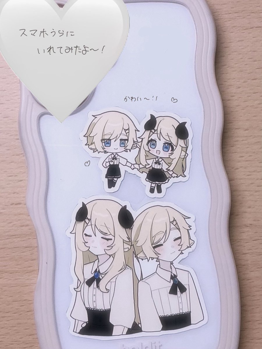 yatairozzz's tweet photo. スマホ裏に入れるとこんな感じです！
ローソンでフチなしL版で印刷しました！切るの適当なのは許して🥲 https://t.co/Xj8Xoea6kP