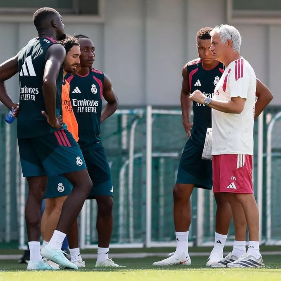 ActuFoot_'s tweet photo. Nouvelle ère au Real Madrid 😁🤍 https://t.co/XTyCXAOlfZ