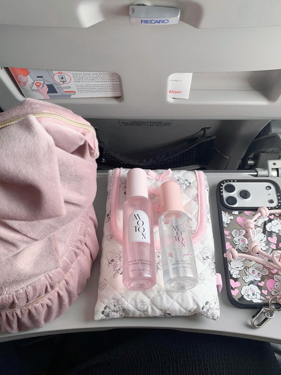 xuxsuki's tweet photo. 왓츠인마이백♥ https://t.co/dxDot5q7J4