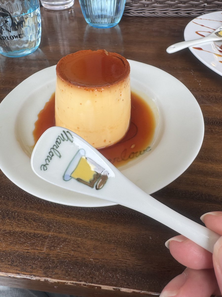 RAIN777_YY's tweet photo. おやつタイムin由比ヶ浜

美味しかったー😋

 #逗子
 #由比ヶ浜
 #日帰り旅行
 #デザート
 #おやつ時間
 #プリン
 #いただきます
 #美味しかった https://t.co/waH8x5Ja5A