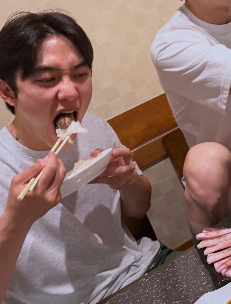 kokokbop's tweet photo. lmfao getting the most unhinged photos of kyungsoo from suho 😭😭 https://t.co/o3STtt3O3l