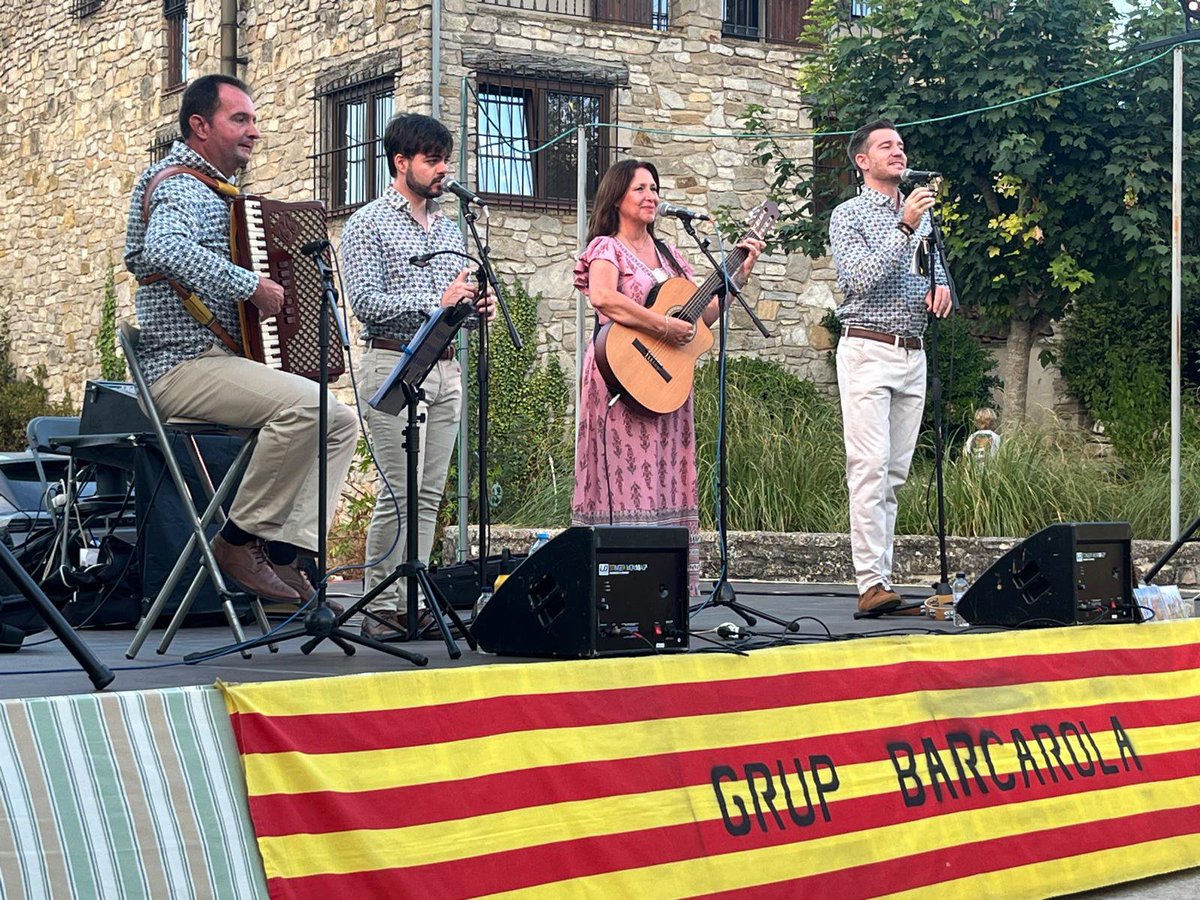 angelsbarcarola's tweet photo. Barcarola Havaneres vam ser a la Festa Major de Bellprat ahir diumenge 9/8/26. Mil gràcies a tothom per venir! 📸📽️Jordi i Lucky, moltes gràcies🥰 #bellprat #barcarola_havaneres #anoia #festa_major #que_bonic https://t.co/qXI6ssLPFG
