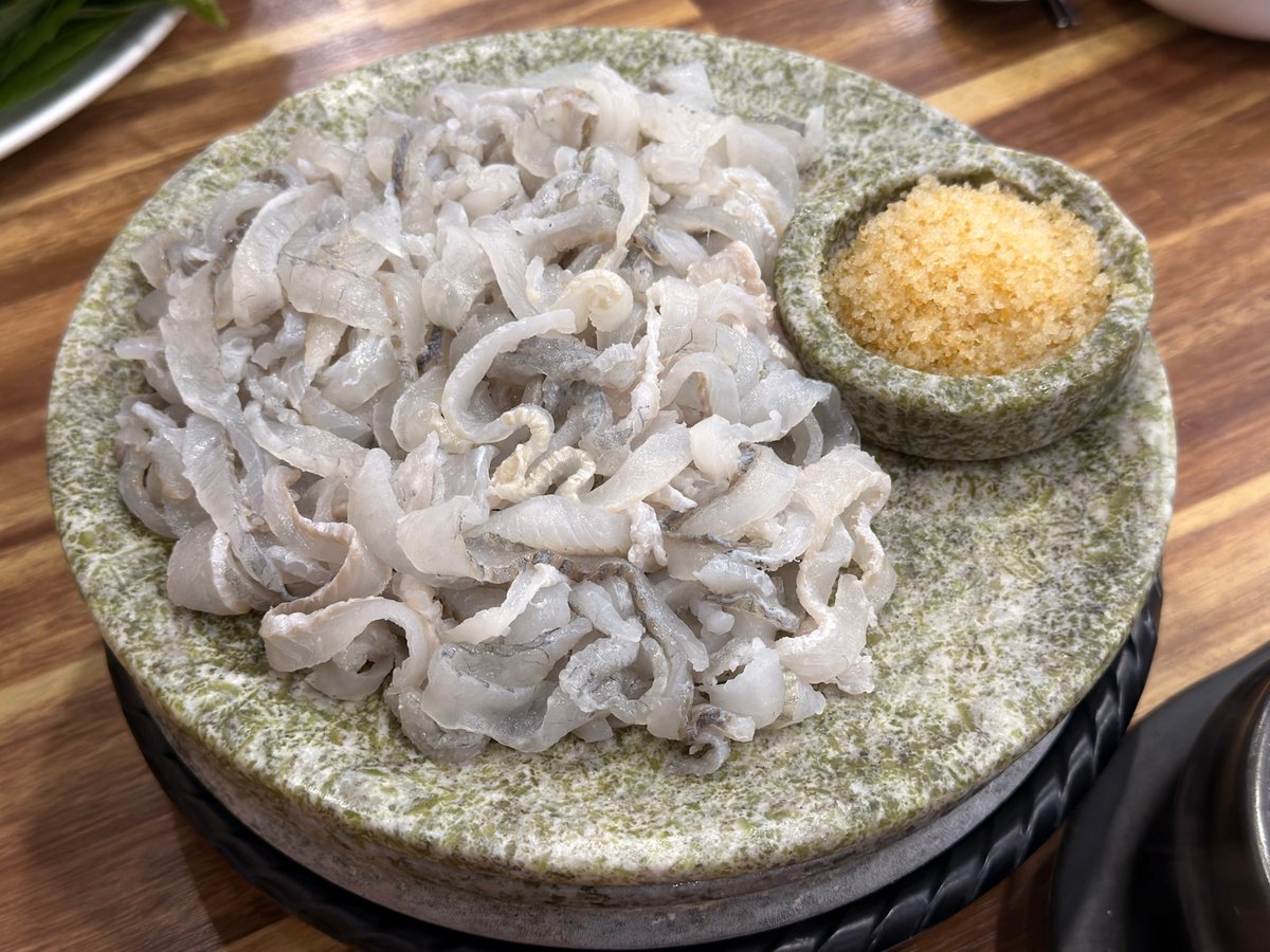 js_up1120's tweet photo. 추천 받았던 맛집 가는거 보니까 찐 단골인가봐.ᐟ.ᐟ https://t.co/ECCKddYjok