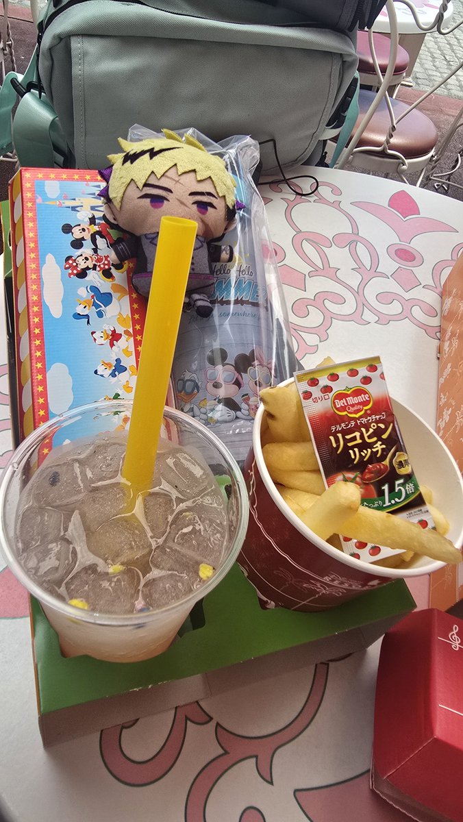 meicos_'s tweet photo. #VantacrowBringer summer in Disneyland Tokyo https://t.co/Jhu7cv1qz7