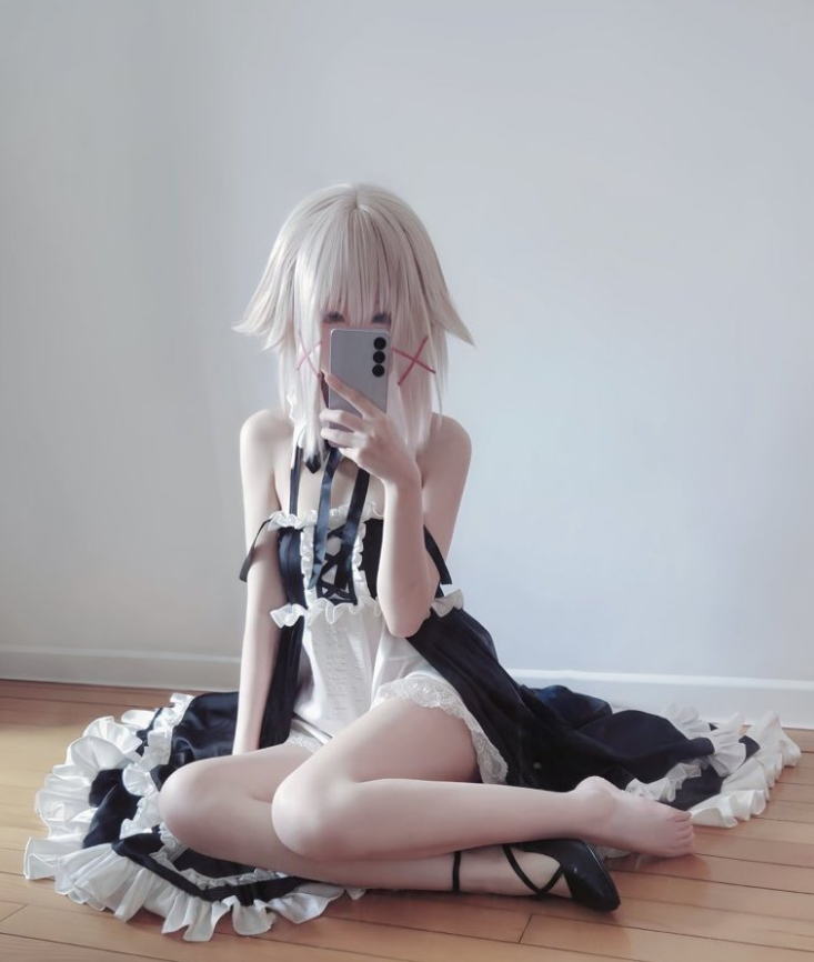 ApriletteB99660's tweet photo. ガキんちょ体型のコスプレでもこーふんします…？ https://t.co/OMZoP5Hv3Q