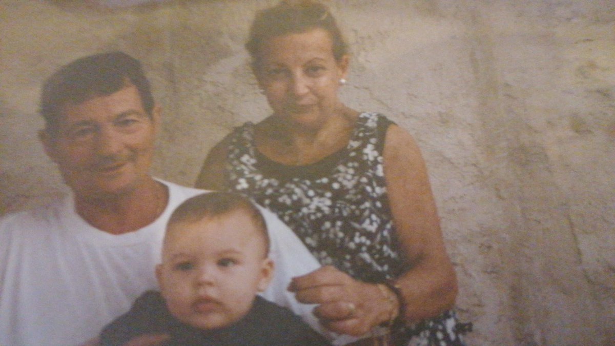 rodadoangel9's tweet photo. Hace muchos años te hice una promesa y aunque ha tardado mucho más de lo que me habría gustado, por fin la he podido cumplir. Este gol es para ti. Te echo de menos abuela ✨🤍 https://t.co/BYDE0sKhki