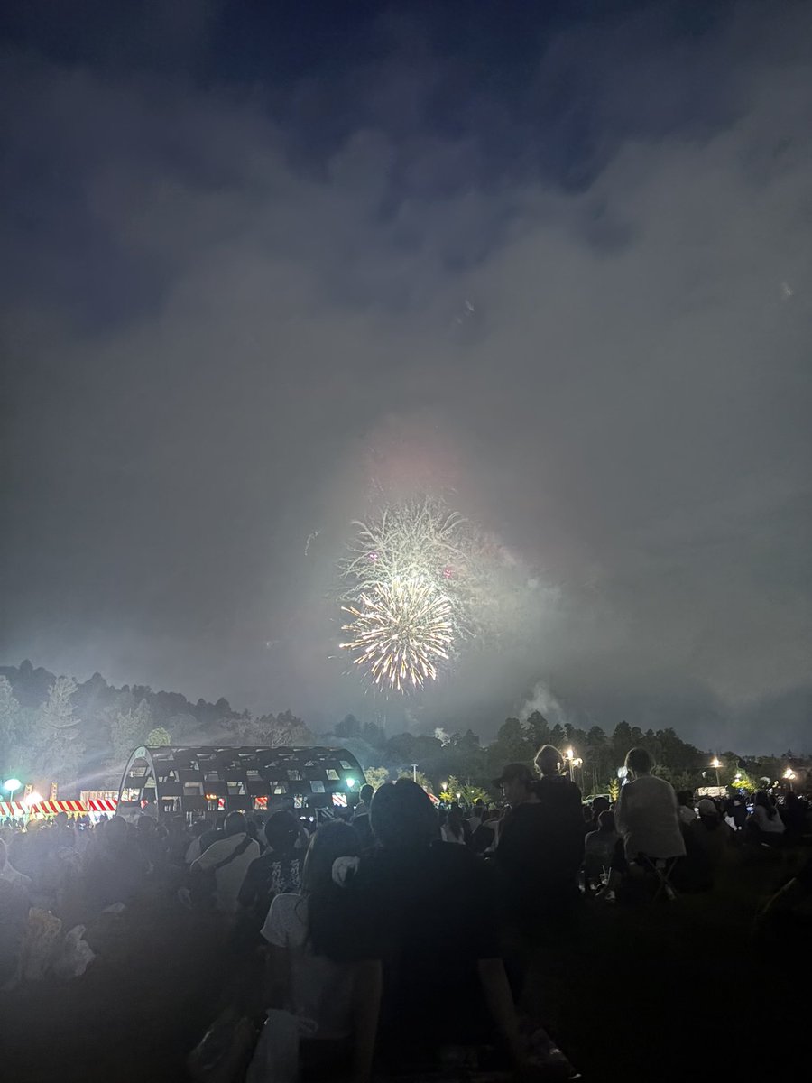 yuti___1026's tweet photo. 仙台の花火45万人もきてたらしい https://t.co/vHlFWDJpWU