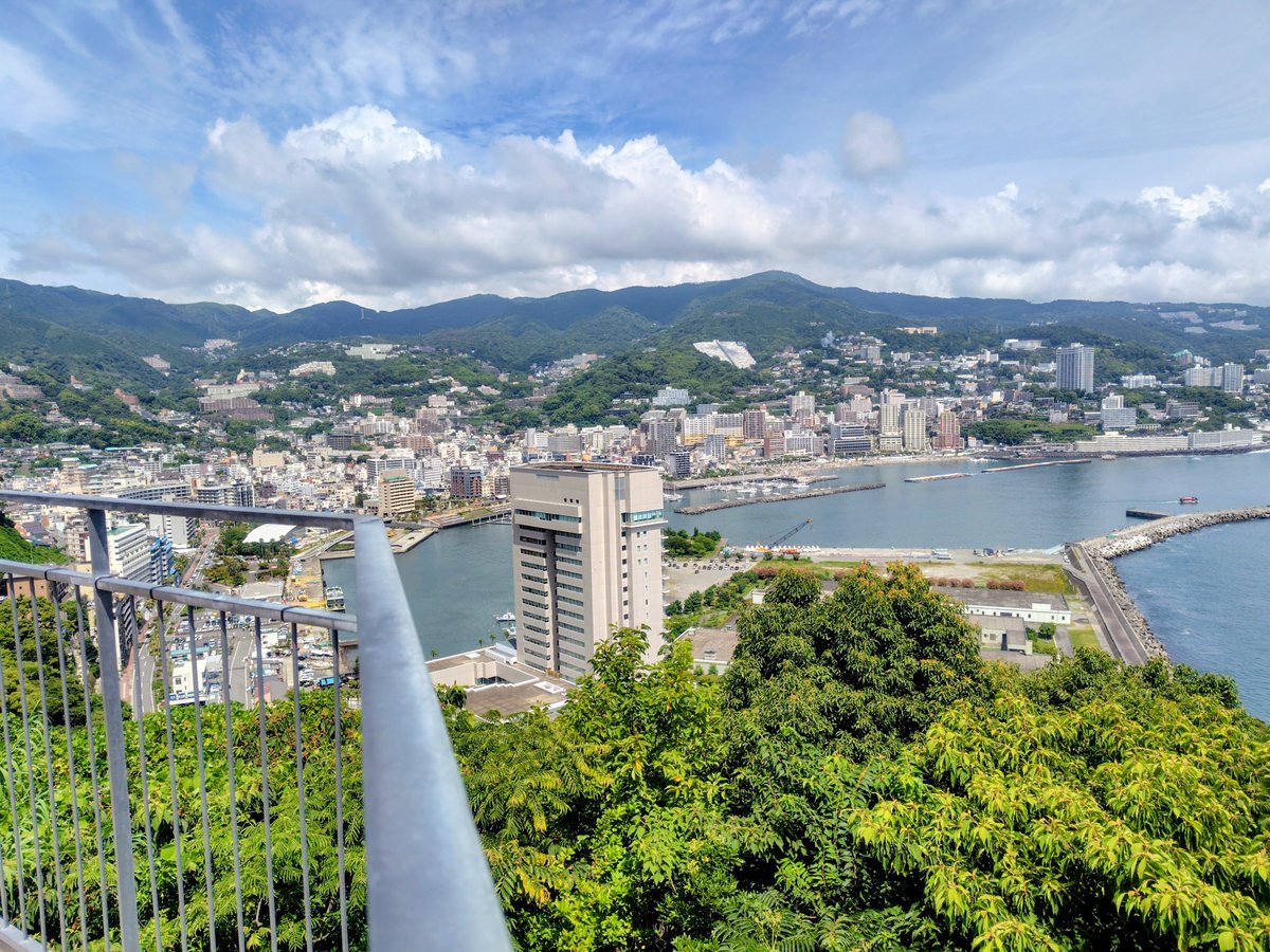 fionyaaaao's tweet photo. 熱海旅行✌️夜は部屋から花火大会も見れて満足〜だがお盆休み中の熱海はマジ人多過ぎる🥺 https://t.co/l5gcwZvM4b