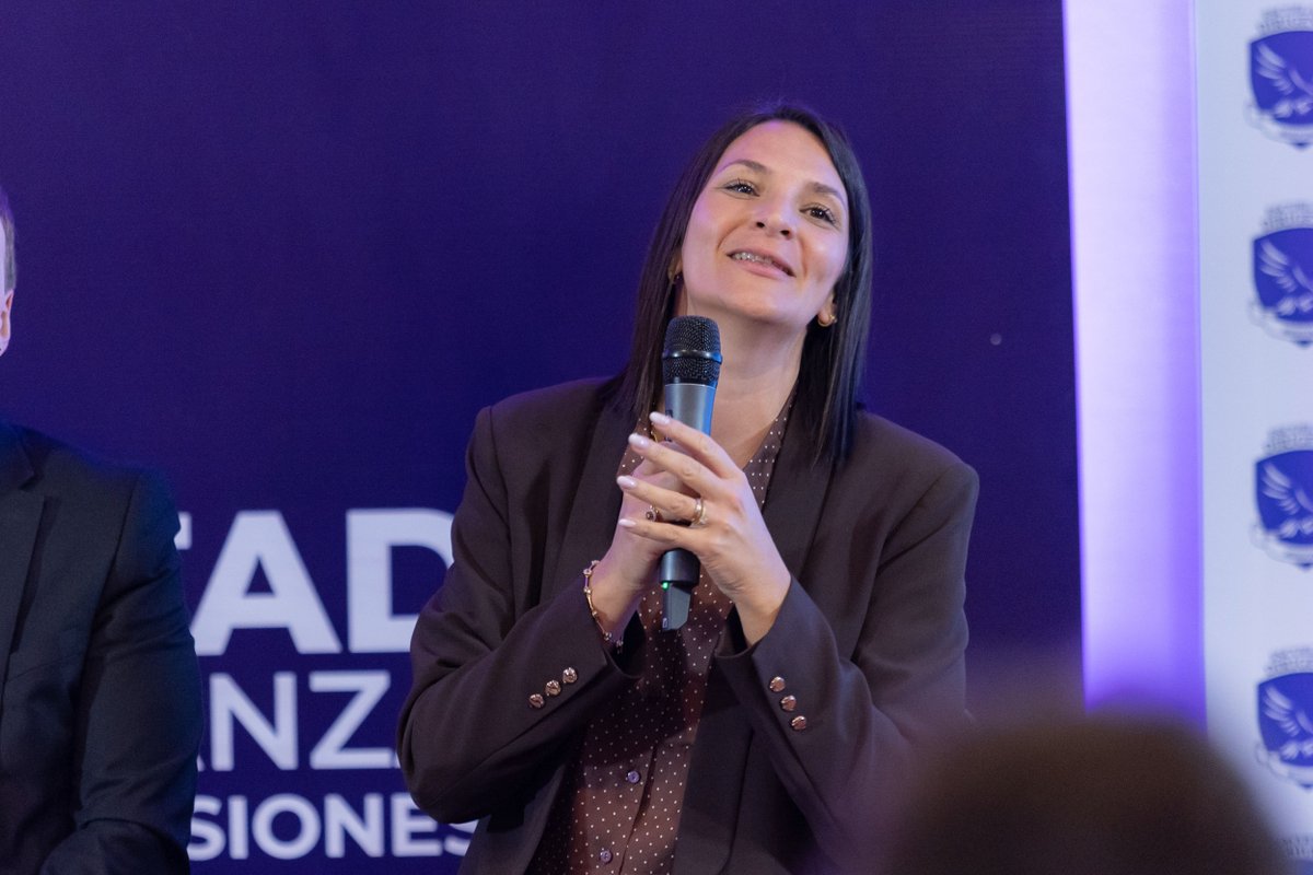 adrianmisiones's tweet photo. Se dio inicio a la primera clase de la Escuela De Dirigentes de La Libertad Avanza Misiones. Gracias a los más de 450 Inscriptos. Una Misiones Mejor Es Posible. https://t.co/Jf9IscQ18B