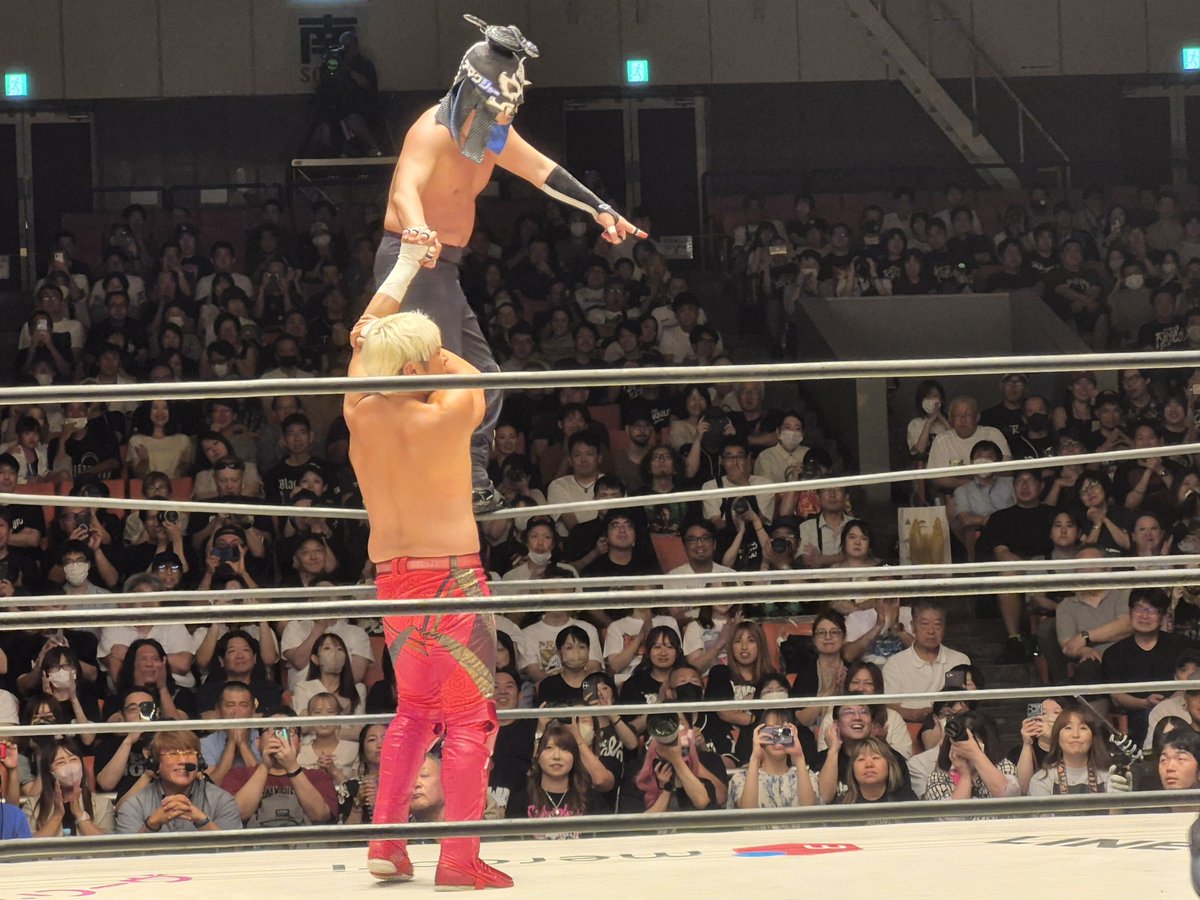 KOF5000's tweet photo. 今日は『プロレスリングNOAH』を見に来ています。
昨日に続き、今日もカードが豪華であります。内藤格好いいですね😁
#プロレスリングNOAH 
#後楽園ホール https://t.co/tdm6b90ngm