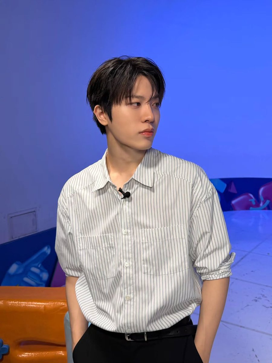 sojungpwan's tweet photo. flash on, world off. a quick look at everything going down behind the camera. https://t.co/jLjfaQX8jp