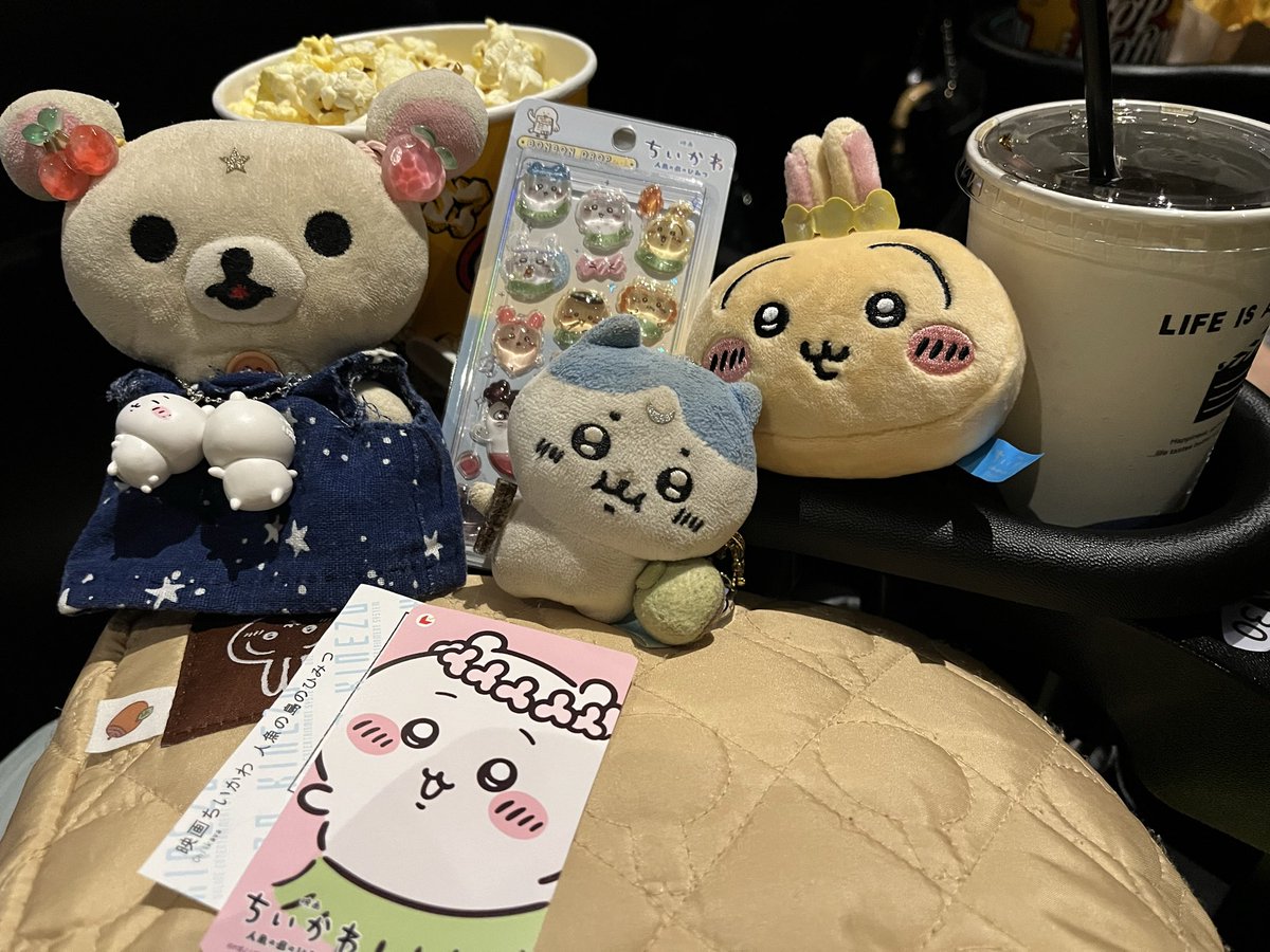 peperappe's tweet photo. ぺー(^-^)/

『#映画ちいかわ  人魚の島のひみつ』
やっと！みんなで一緒に観に来れたっぺ🎶

声と動きで個性が際立って、それぞれのキャラクターみんな愛おしい💕
すごくいろいろなことを考えさせられるお話…😌
ちいちゃんのこと益々大好き💗になったっぺ！

写真4枚目は「まどマギ」観にきた時に📸 https://t.co/BOjblc7f0e