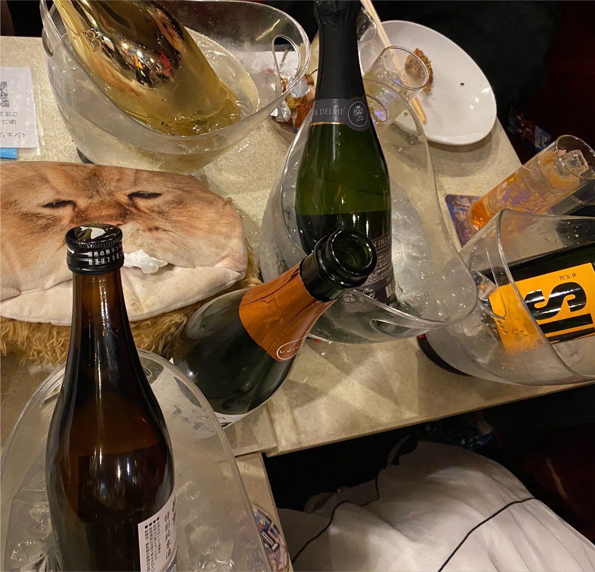 devius777's tweet photo. んが！？
飲む人よりボトルが多い、、、？？！ https://t.co/drJi3AcIgT