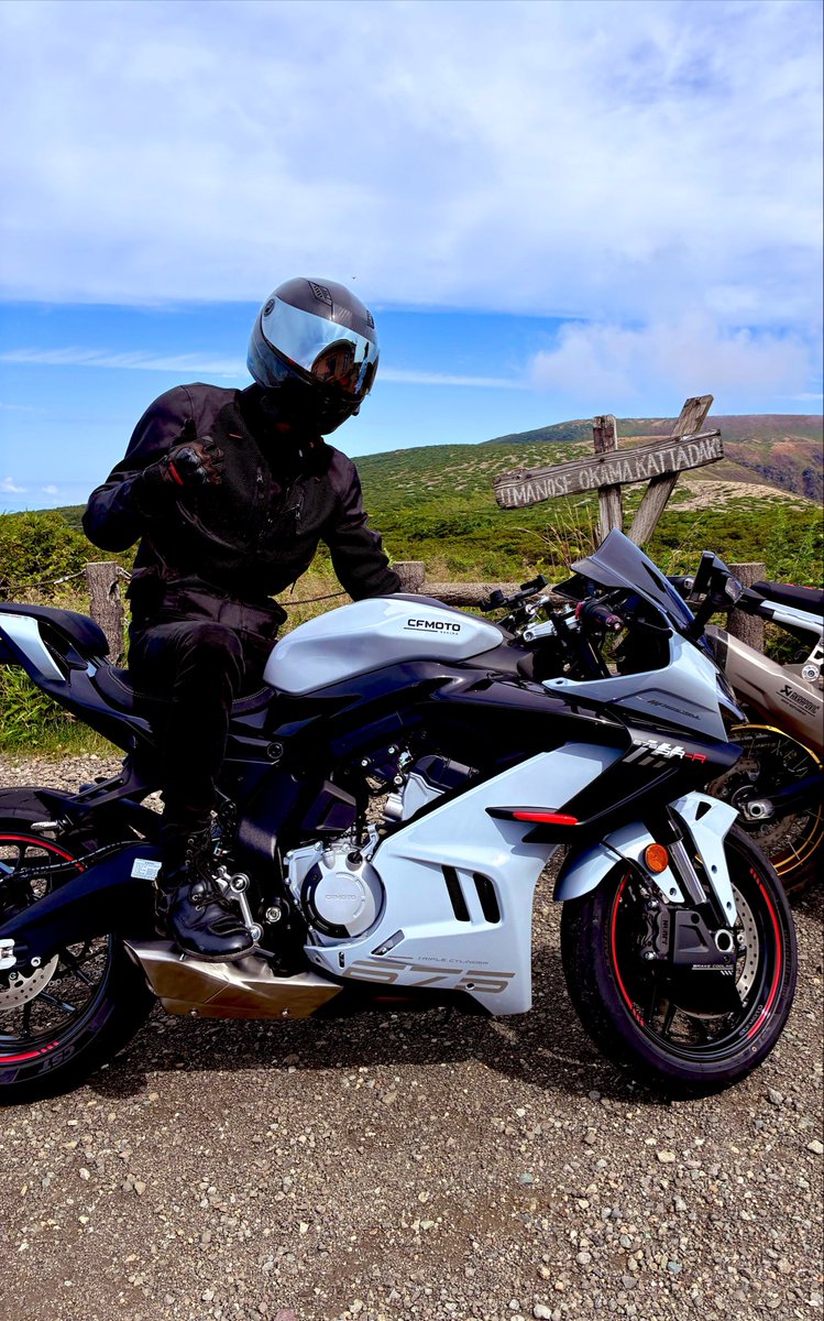 _1089Ryder's tweet photo. バイク乗りとして軽く自己紹介

性別 : 男
年齢 : 29
住み : 宮城
愛車 : 675SR-R(CFMOTO)
好き : バイク  釣り スノボー 
特性 : 行動力で生きてます！

備考
5年振りにバイクに戻ってきました😁
ツーリングのお誘いとか貰えたら嬉しいです！

#バイク乗りとして軽く自己紹介 
#バイクのある風景 https://t.co/cEDStouSc8