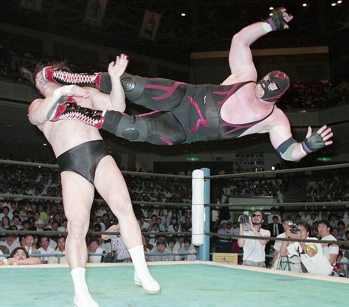 allan_cheapshot's tweet photo. #OnThisDay in 1989: New Japan: Ryōgoku Sumo Hall: Big Van Vader defeated Riki Choshu to win the IWGP Heavyweight Title. https://t.co/jn08aY9Cax