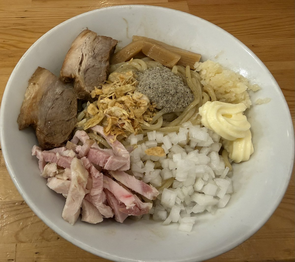 Sugar_Life_0324's tweet photo. 最近ハマってます☺️
川口の煮干らーめん川むら☺️
好みは塩👍
まぜそばもボリュームあって良い👍
お腹に余裕があるなら和え玉は絶対だね😉
#煮干らーめん川むら
#ラーメン
#ラーメン好き
#川口ラーメン https://t.co/2Zztjvtz9F