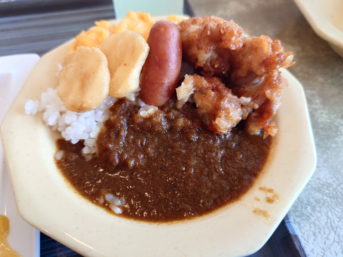 F4056314308's tweet photo. 今日の朝ご飯
ひたちなか市　ココス笹野店さん
朝食バイキング
お盆休みの方々が多いのか7時半頃の来店ながらほぼ満席🈵平日と違って唐揚げが有りました😄ス―プもコ―ンポタージュ😆何気にカレーが旨い👍焼き立てワッフルも旨い👍1日のスタートに最高の朝食でした😋 https://t.co/6ghtfHOMKZ