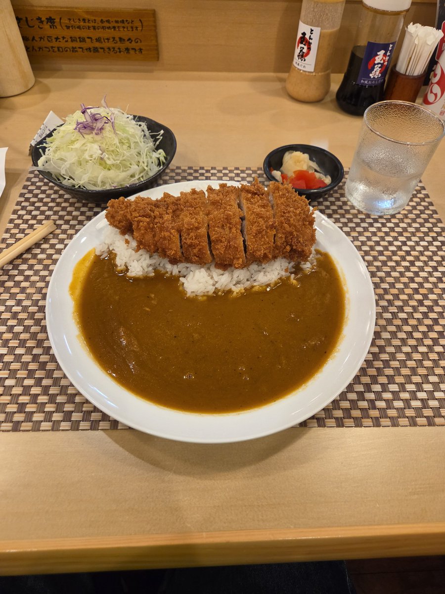 ryu0905hanzo091's tweet photo. 玉藤でカレーしてきた。
玉ブーが当たると言うから🐷

私ははずれたんだけど姉が当たり引いてブーくれた😊

可愛いでべそちゃん( * ֦ơωơ֦) https://t.co/ICgiOkR0Wq