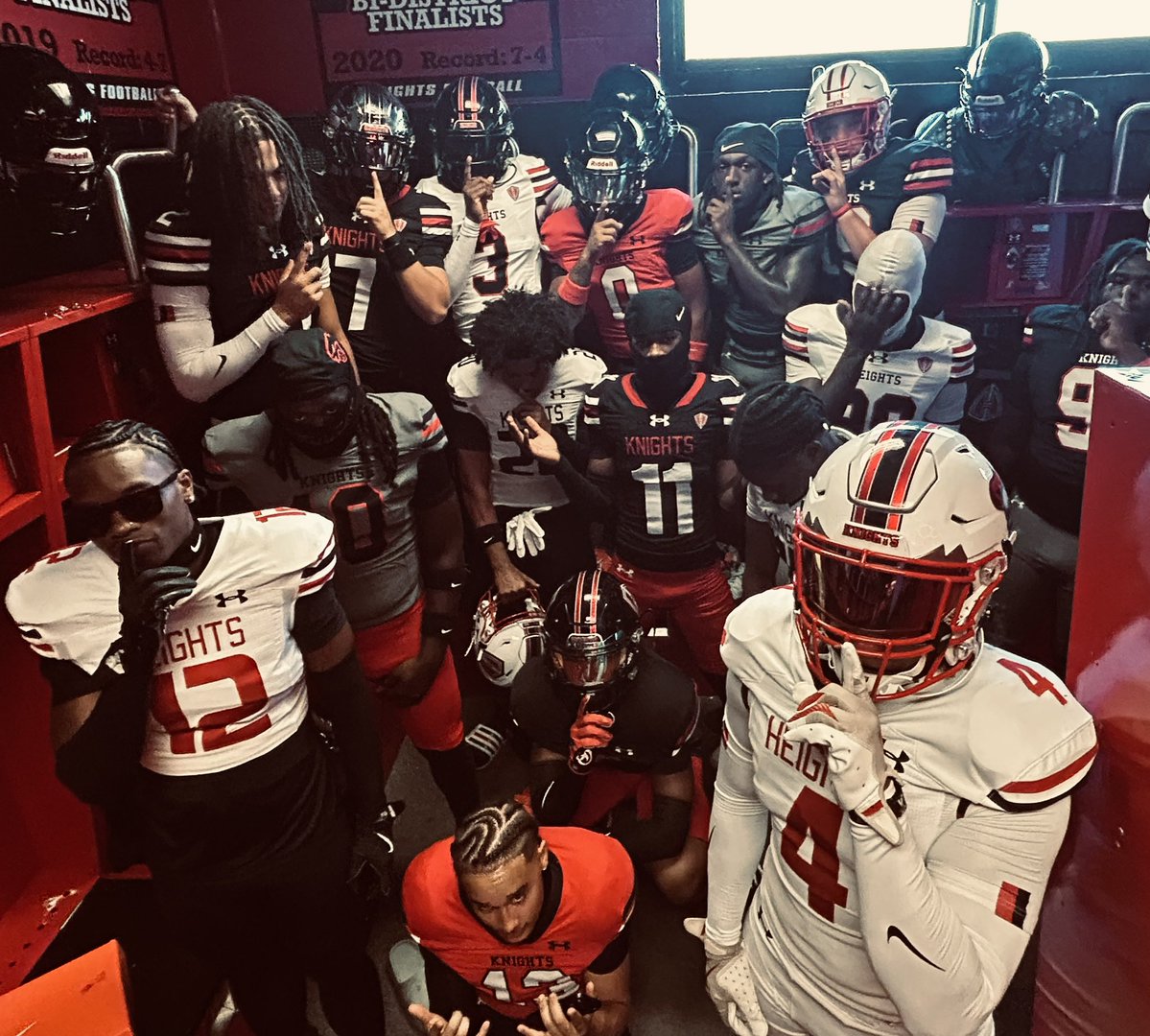 HHKnights_FB's tweet photo. Spotlight 🔦 always ON 🔁

#RepTheShield 🛡️ | #HonorHeights ⚔️ https://t.co/Mm5ofLkPXr