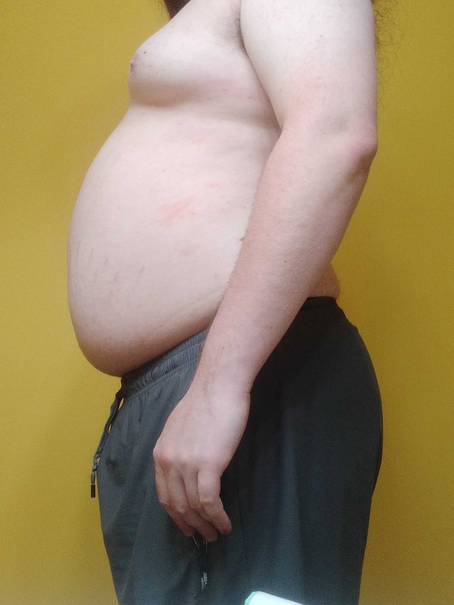 SolderFeedee's tweet photo. Did a binge eat yesterday. Managed to devour 2 medium pizzas within 45 minutes. 4000 calories sitting in my stomach. Even rolled up the pizza and ate it like a burrito, felt so weird but so good. #fat #feederism #weightgain #belly #feedee #gainer #fatty #femboy https://t.co/grsA2zFTaR