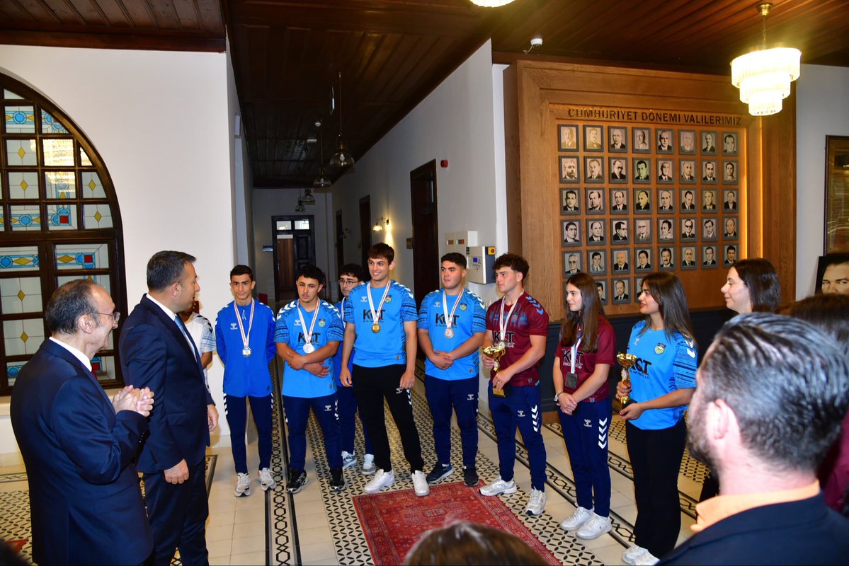 selimcelenk61's tweet photo. Türkiye’de ve dünyada bir çok başarılara imza atıp şampiyonlukları kazanan, ilimizi Süper Lig’de temsil eden ve Süper Lig’in tek ilçe takımı olan Judo Takımımız ile Sayın Valimiz Tahir Şahin Bey’in misafiri olduk. https://t.co/pbClMRAVJP