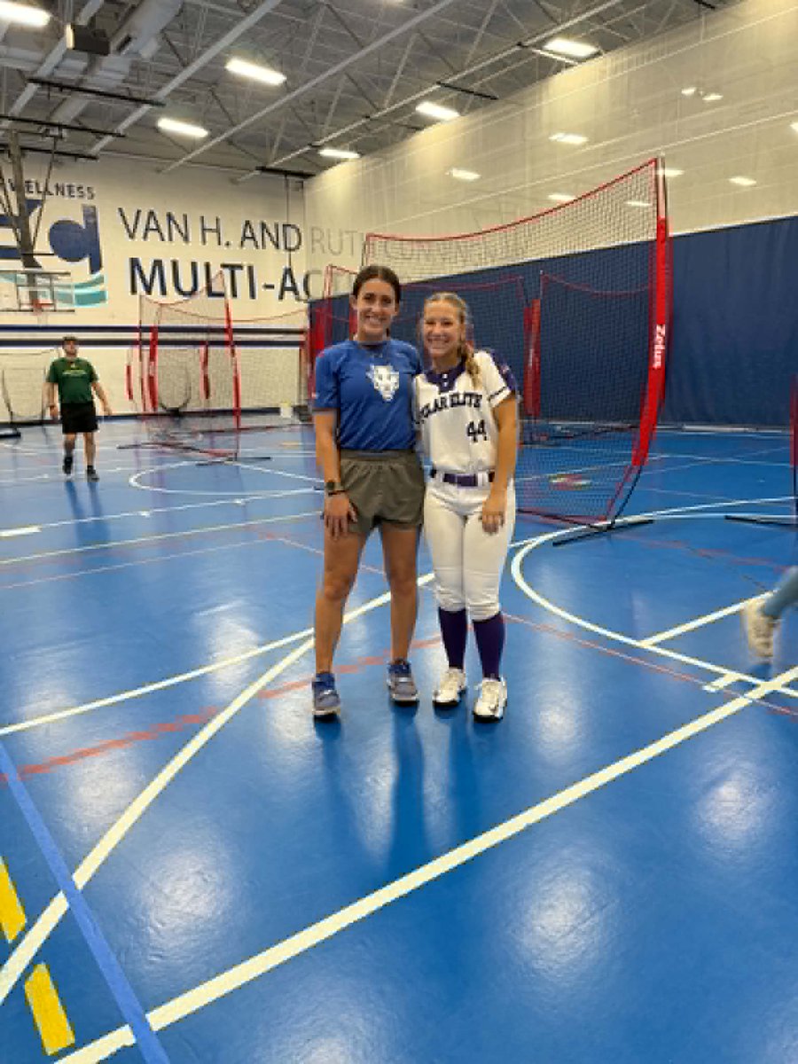 NLMsoftball44's tweet photo. I attended 2 camps last week and had the opportunity to meet two coaches from @DukeSOFTBALL !!! Coach G at Batten University College Dreams Camp and Coach Maulden from @mbicamps! 2 super awesome ladies and it was a pleasure learning from both of you! https://t.co/0tFARvc2kr