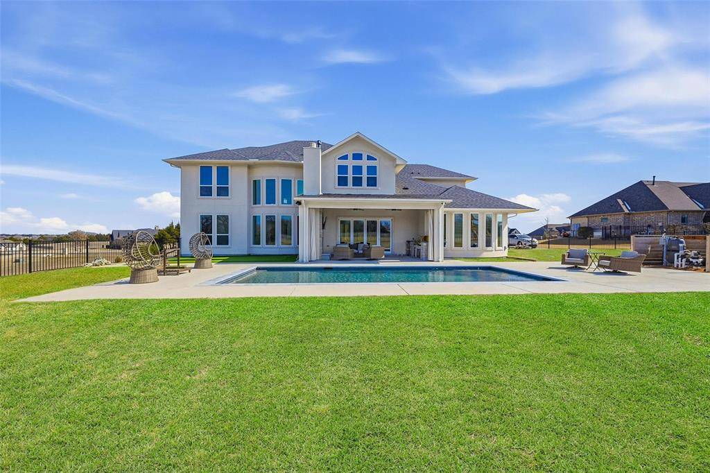 GuyDFWRealtor's tweet photo. A kitchen that seats 14 + two luxe primary suites = entertainer’s dream ✨
6647 Twilight Drive, McKinney TX
Custom 6-bed Waterstone Estates home w/ sauna, game rm, outdoor kitchen &amp; room to breathe.
See full gallery + details:
https://t.co/LBEbtfwFnP
#TexasHomes https://t.co/hnKClavb2C