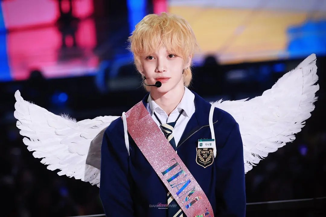 DuskBlos's tweet photo. 다니엘, 데뷔 기다릴게요!
더 많은 무대 보고 싶어요.
생일 축하해요

Happy birthday Lee Daniel🎂

HAPPY 21ST DANIEL DAY
#다니엘21살꿈이이루어지길  
#ShineBrightDaniel21 https://t.co/un1wci2XnE