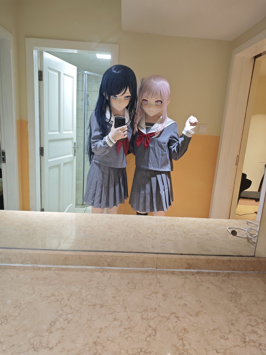 mishuomiso's tweet photo. えっと……瑞希、ちゃん？
お祝いしてくれて、本当にありがとう！
瑞希ちゃん、その制服すっごく似合ってるよ！

🎭 @heyaoheyao
🎀 @bibubibuyuyuyu

#星乃一歌誕生祭2026 https://t.co/ii2dHSK0AC