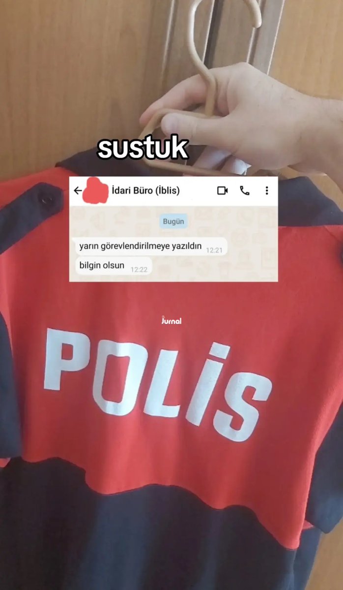 jurnalhabertr's tweet photo. Polislikten istifa eden bir kişi, idari büro amiriyle yaşadığı diyaloğu paylaştı.

+ "İstifa dilekçen onaylanmış, hayırlı olsun kardeşim. Bugün hemen uğra, imza işleri, silah teslim işlerini yapalım.

- "Kardeşim değil bu bir. İkincisi acele falan etmiyorum, keyfim ne zaman yeterse gün içinde gelirim. İşin bu bekleyeceksin."